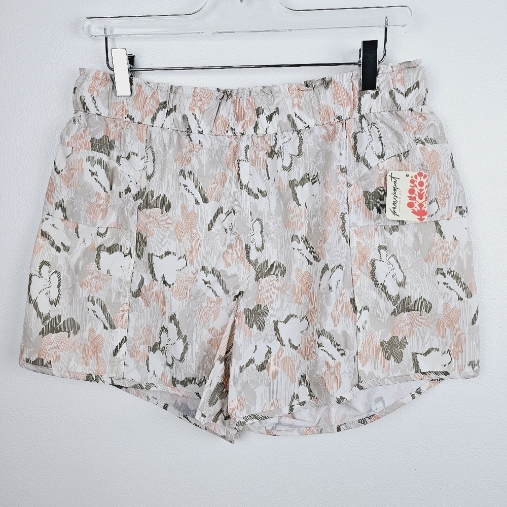 Free People Movement In The Wild Printed Shorts - Ivory Combo - NWT size Small - Picture 3 of 16
